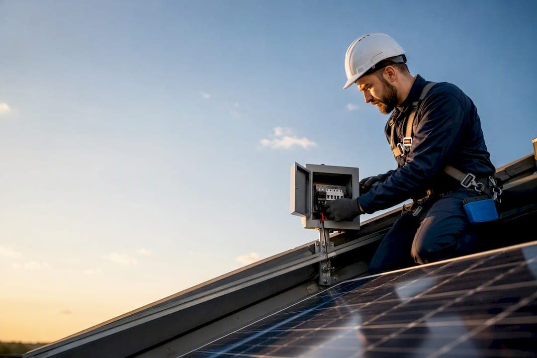 Tempi allaccio fotovoltaico: 30–90 giorni e come ottenere l'indennizzo